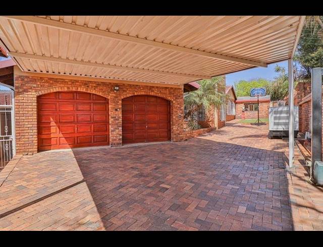 5 BEDROOM HOUSE FOR SALE IN GLENVISTA